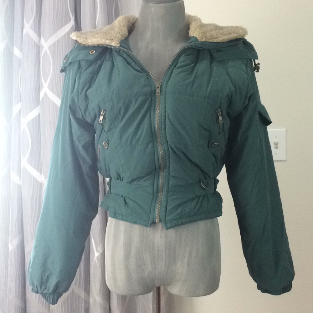 Green Puffer ski jacket with faux fur collar  hood